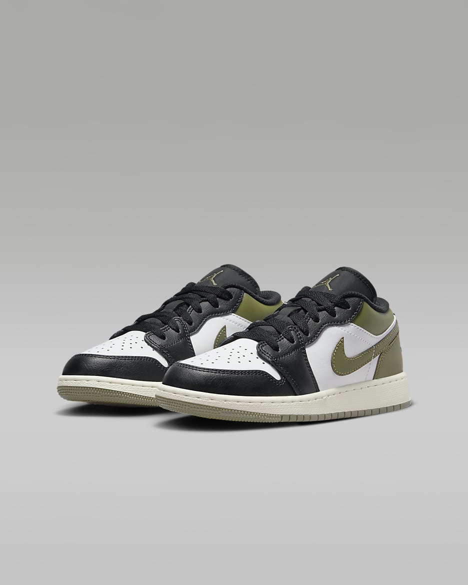 Air Jordan 1 Low Big Kids Shoes. Nike JP